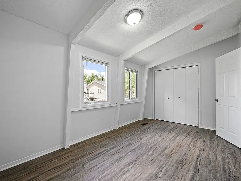 233 26th Ave NE — Photo 16