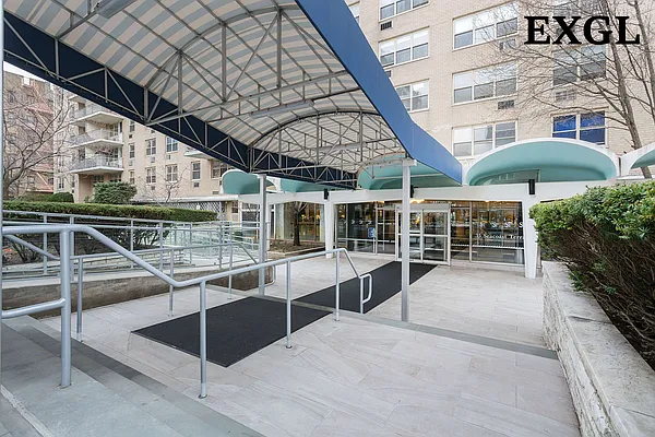 Sold by Green Light Real Estate Group Corp | media 2