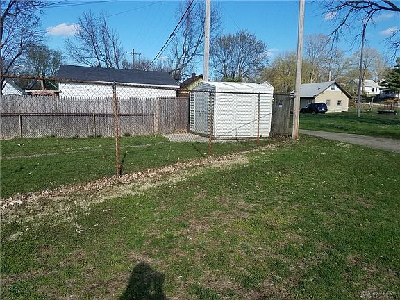 4th image of 528 Center St