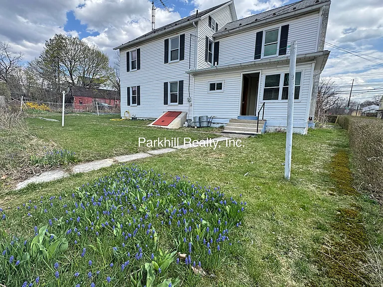 154 S Broadway — Photo 15