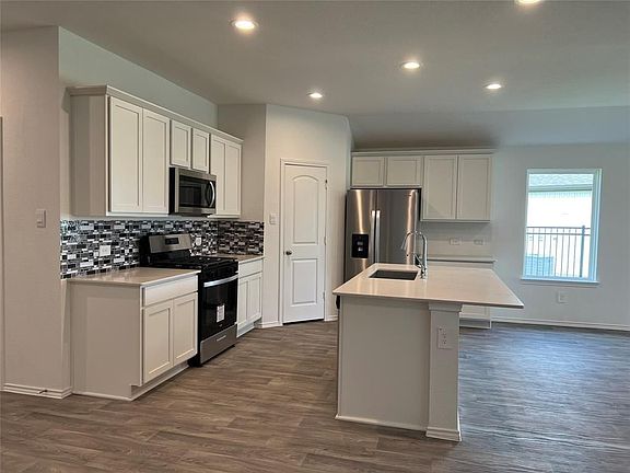 5th image of 113 Eliana Shores Dr
