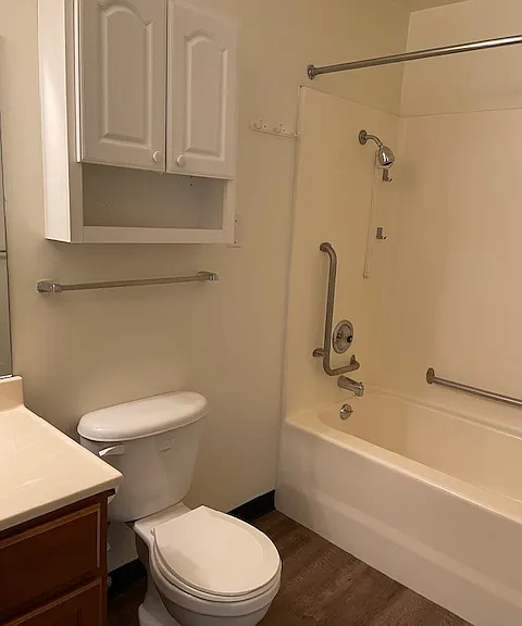 N114W16080 Sylvan Cir #204 — Photo 4