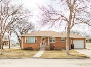 1002 N 15th St, Bismarck, ND 58501