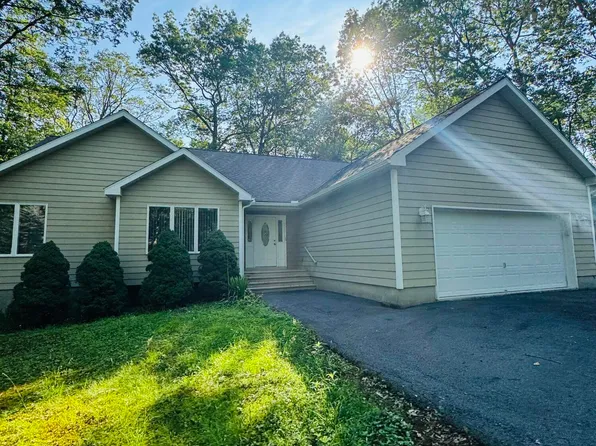 137 Rodeo Dr, Lords Valley, PA 18428