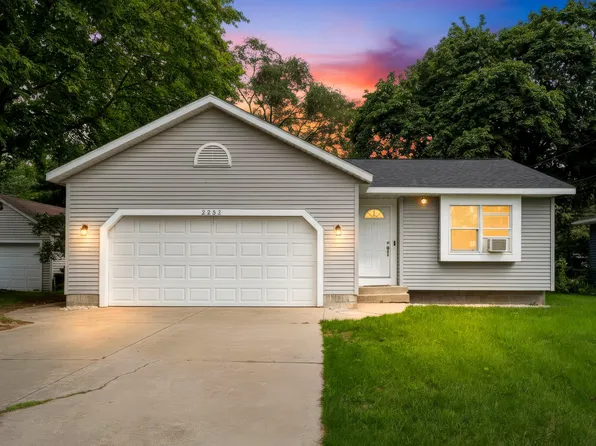 2252 Charles Ave, Norton Shores, MI 49441