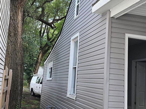 2nd image of 2111 S 7th Street Rd