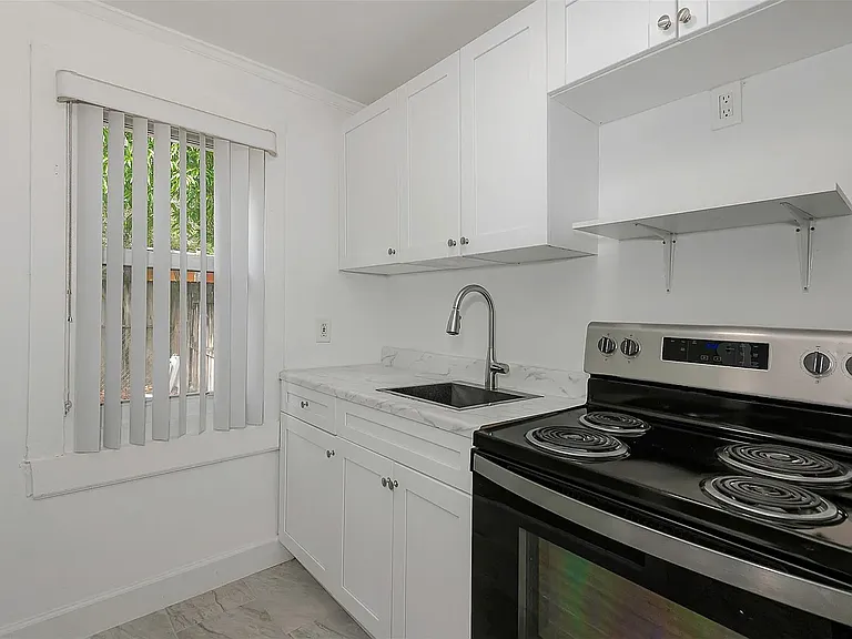 224 SW 15th St #3 — Photo 10