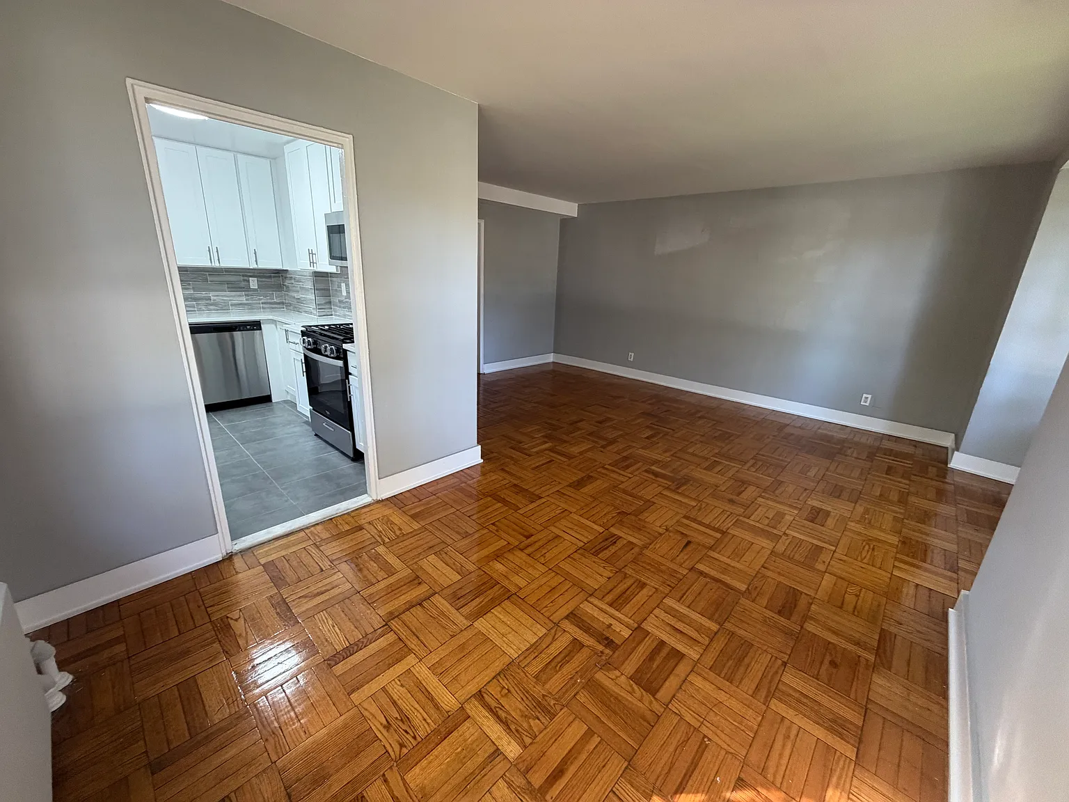 194th St, Fresh Meadows — Photo 2