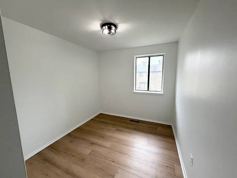 7038 Knighthood Ln — Photo 18