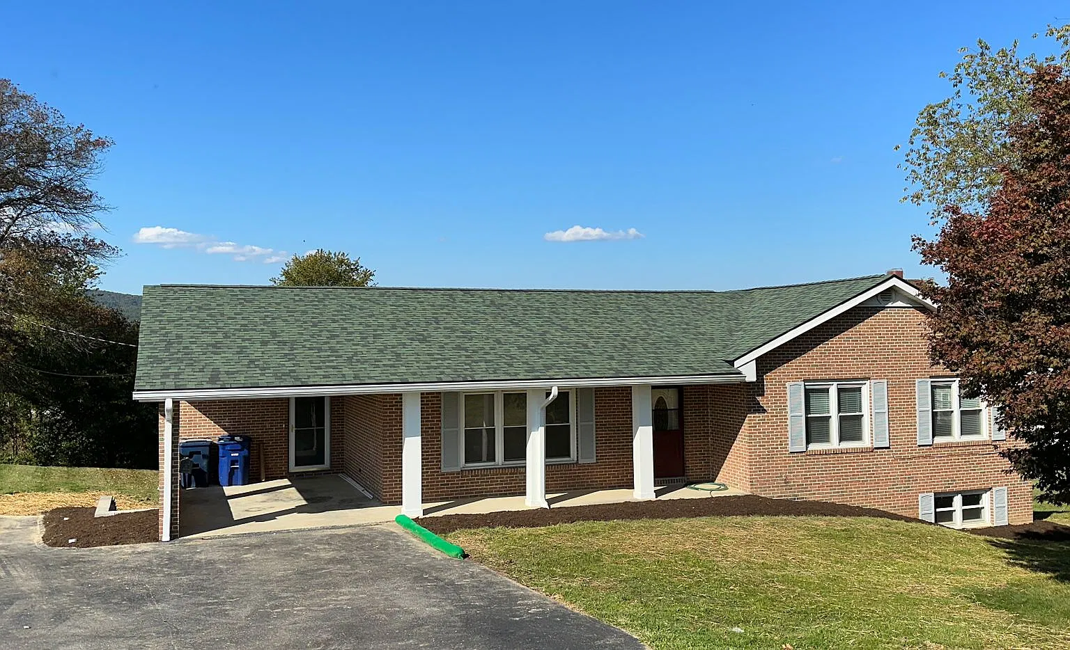 Large home in convent Blacksburg location — Photo 2