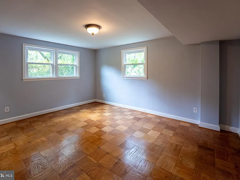 6438 Woodville Dr — Photo 15