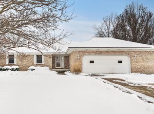 582 Fairway Dr, El Paso, IL 61738