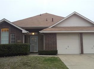 2836 Sommerset Dr, Grand Prairie, TX 75052