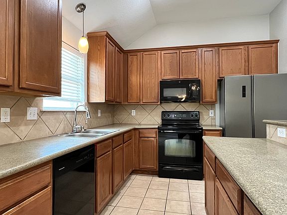 4th image of 2109 Michelle Creek Dr