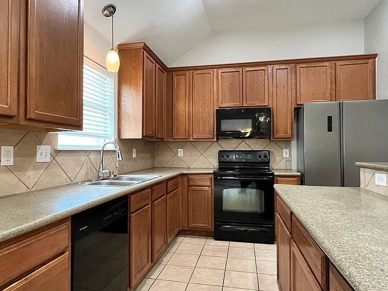 2109 Michelle Creek Dr — Photo 4