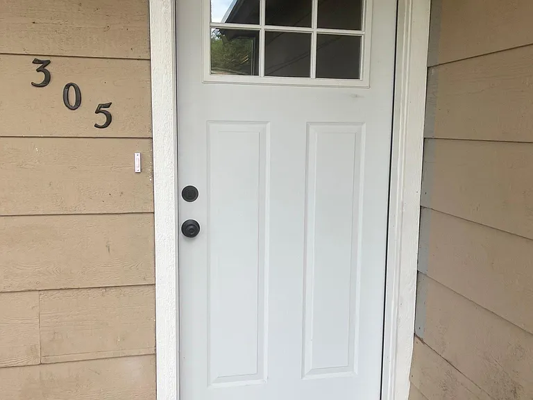 305 Belmont Dr — Photo 3