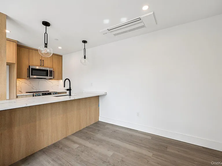 325 Manville #201 — Photo 3