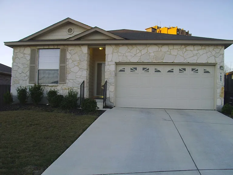 7807 Liberty Is — Photo 2