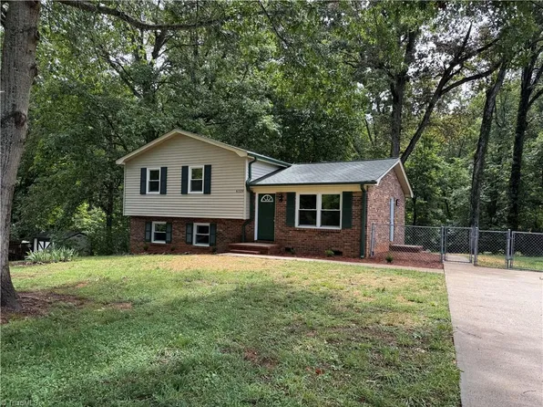 6529 Benson Ln, Pfafftown, NC 27040