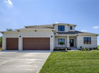 902 Reed Dr, Raymore, MO 64083