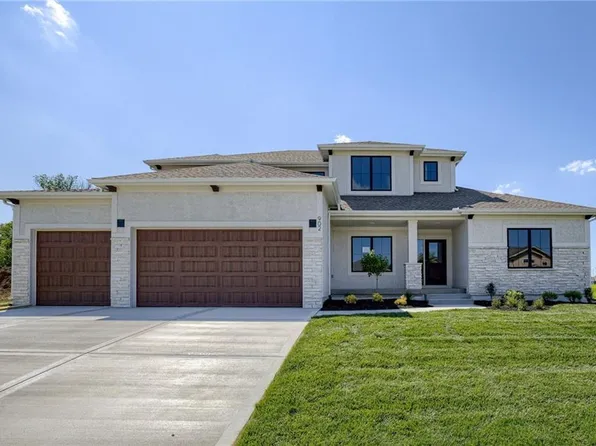 902 Reed Dr, Raymore, MO 64083