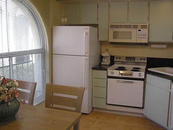 4th image of 220 W Paseo Del Prado