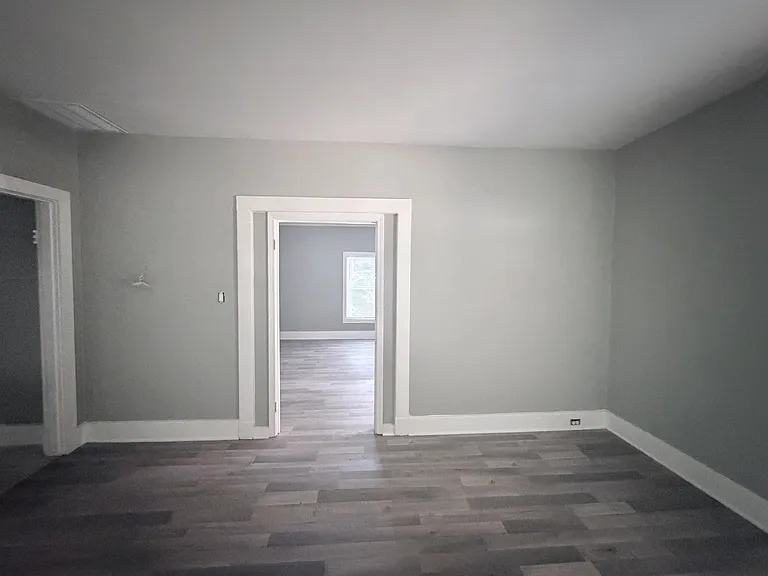 1585 Humber St — Photo 9