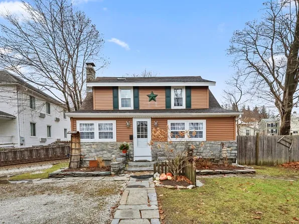 189 Housatonic St, Lee, MA 01238