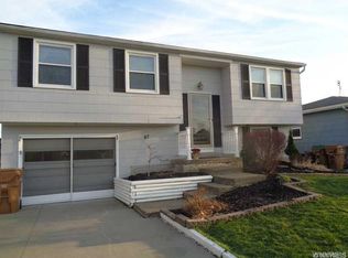 47 Autumnwood Dr, Cheektowaga, NY 14227