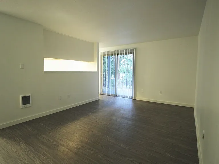Bayview East Apartments — Photo 10