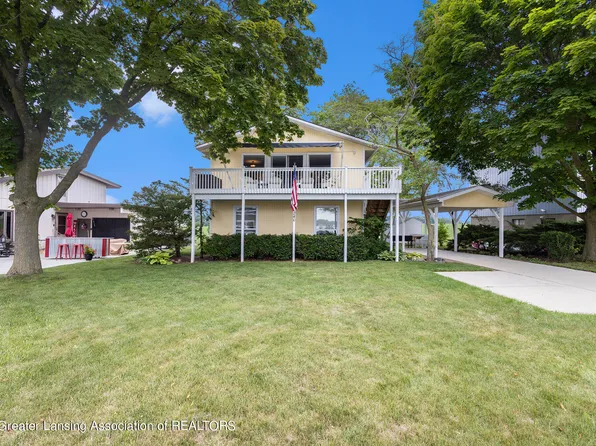 1240 N Shore Dr, Crystal, MI 48818