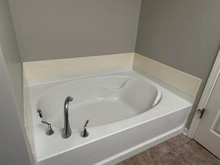The en suite has a garden tub and separate shower.