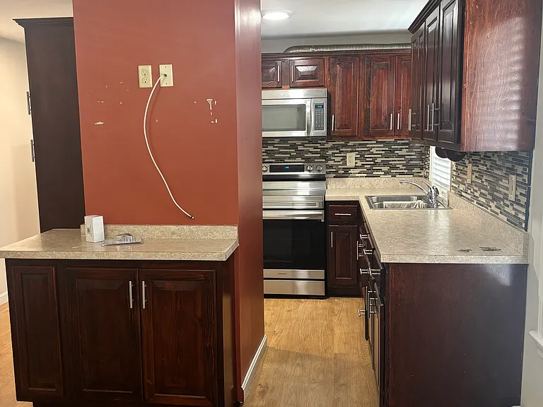 146-148 Oakside Ave #1 — Photo 18