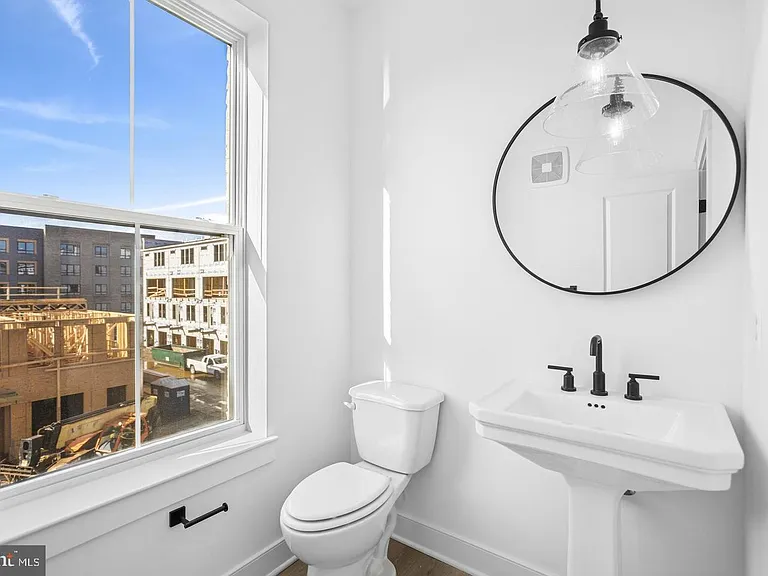 118 Locke Mews #B — Photo 19
