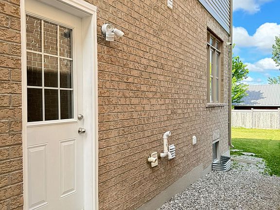 5th image of 84 Bell Ave