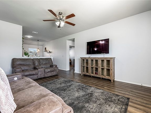5th image of 708 NW 70th Ave