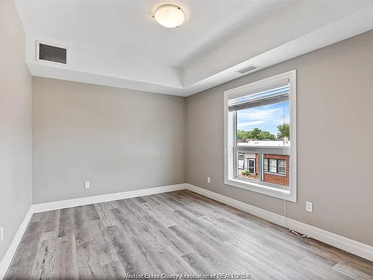 955 Ouellette Ave #305 — Photo 14
