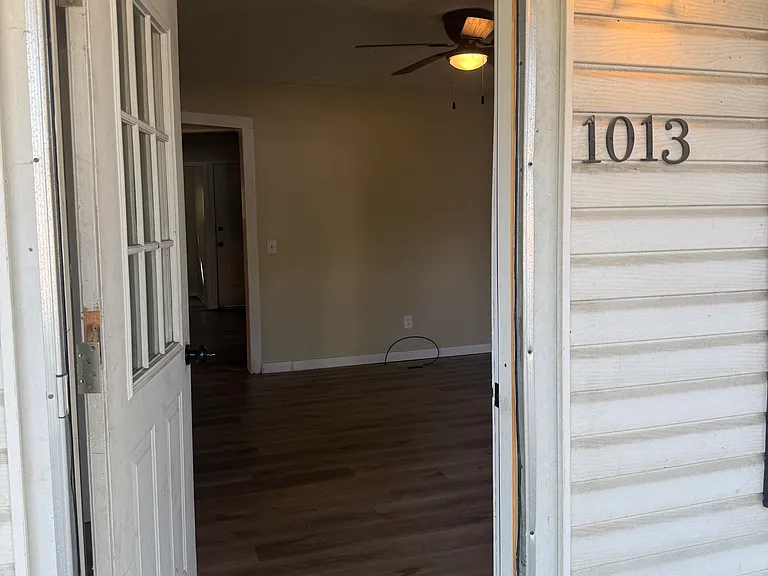1013 Stewart St — Photo 7