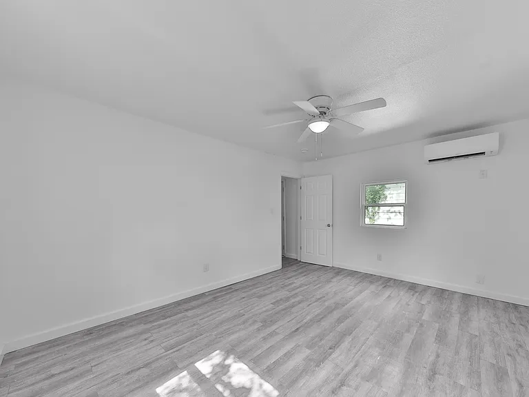 2721 Colima St — Photo 11