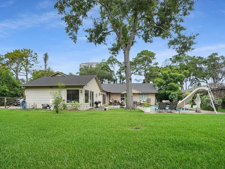 5643 Terwilliger Way — Photo 3