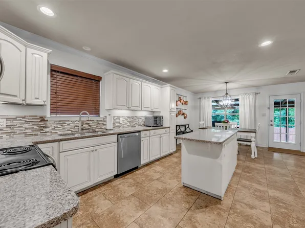 213 King Arthur Dr, Weatherford, TX 76086