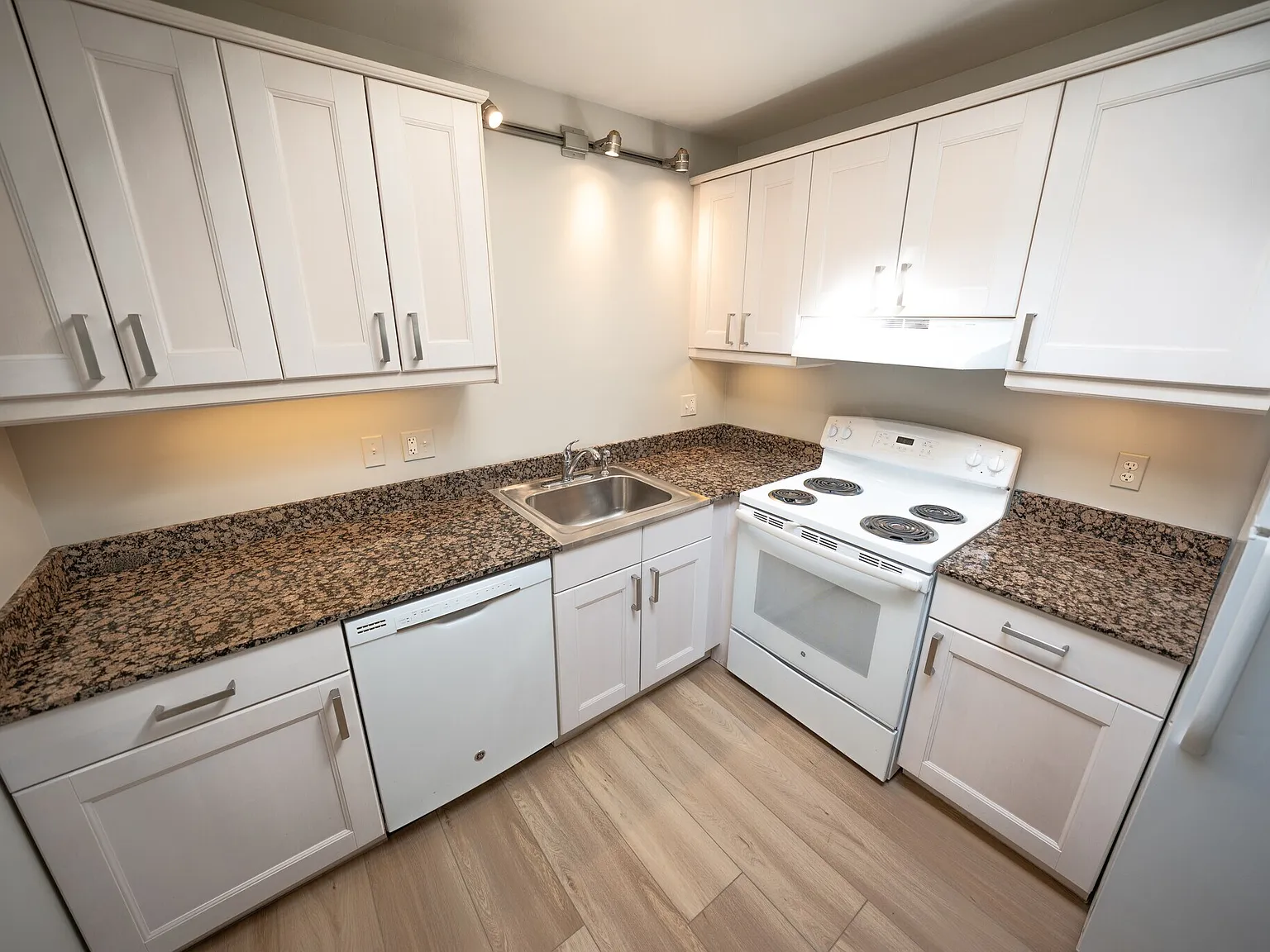 Camelot Apartments — Photo 3