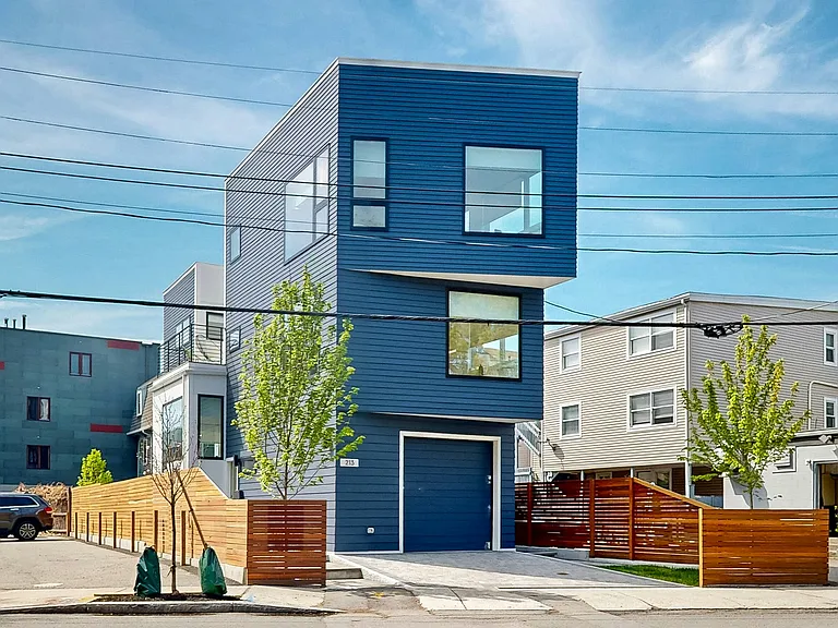 213 3rd St — Photo 4