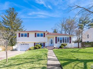 39 Roxbury Rd, Dumont, NJ 07628