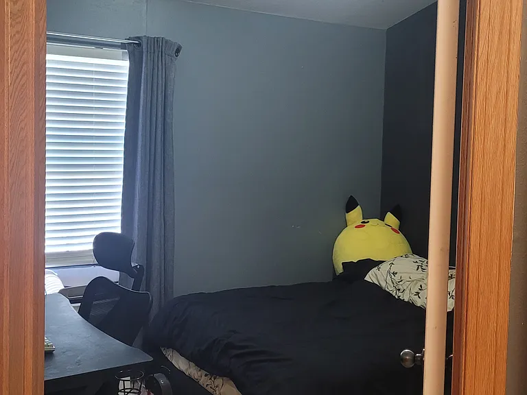 Bedroom w/ furniture.
