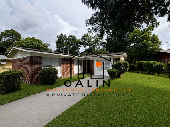 1524 Cathy St
