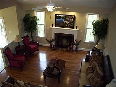 2-story family room overlook