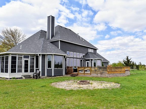 5th image of 4640 Perry Way