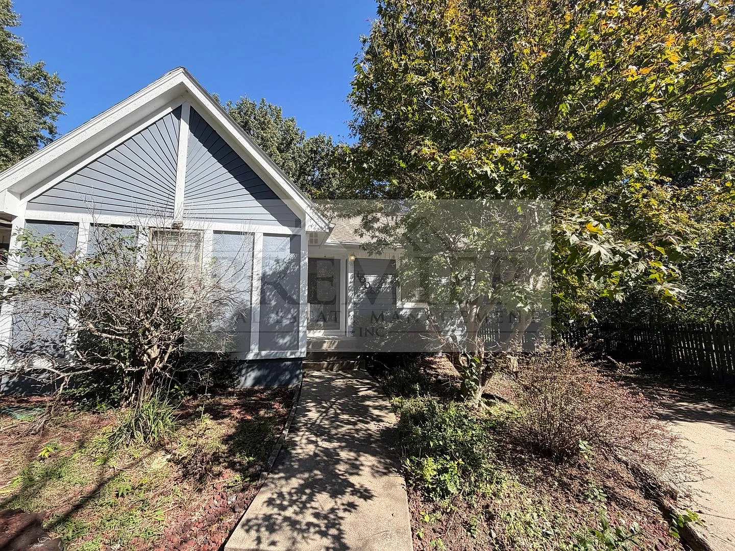 2 Bd / 2 Ba W/ Finished Basement - 1008 Ne 2nd St, Blue Springs, Mo Duplex $1650-Rent - On A Nice... — Photo 2
