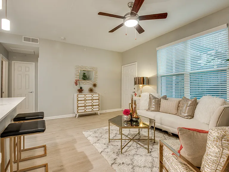 The Loren Apartments — Photo 14